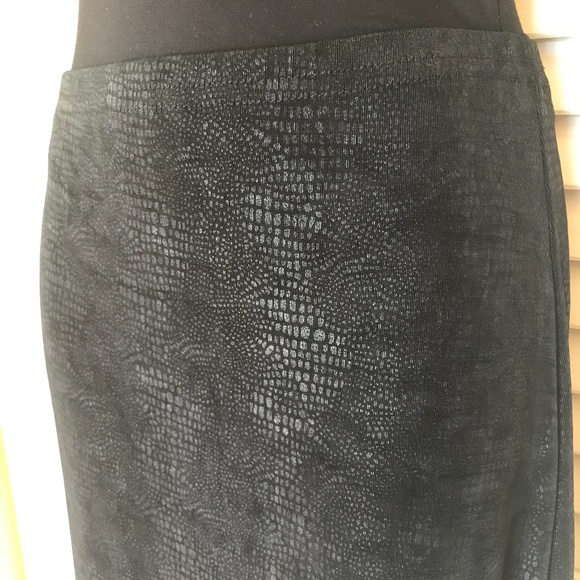 Slinky Pencil Skirt- Snakeskin embossed! EUC 3/$19 - Picture 1 of 9